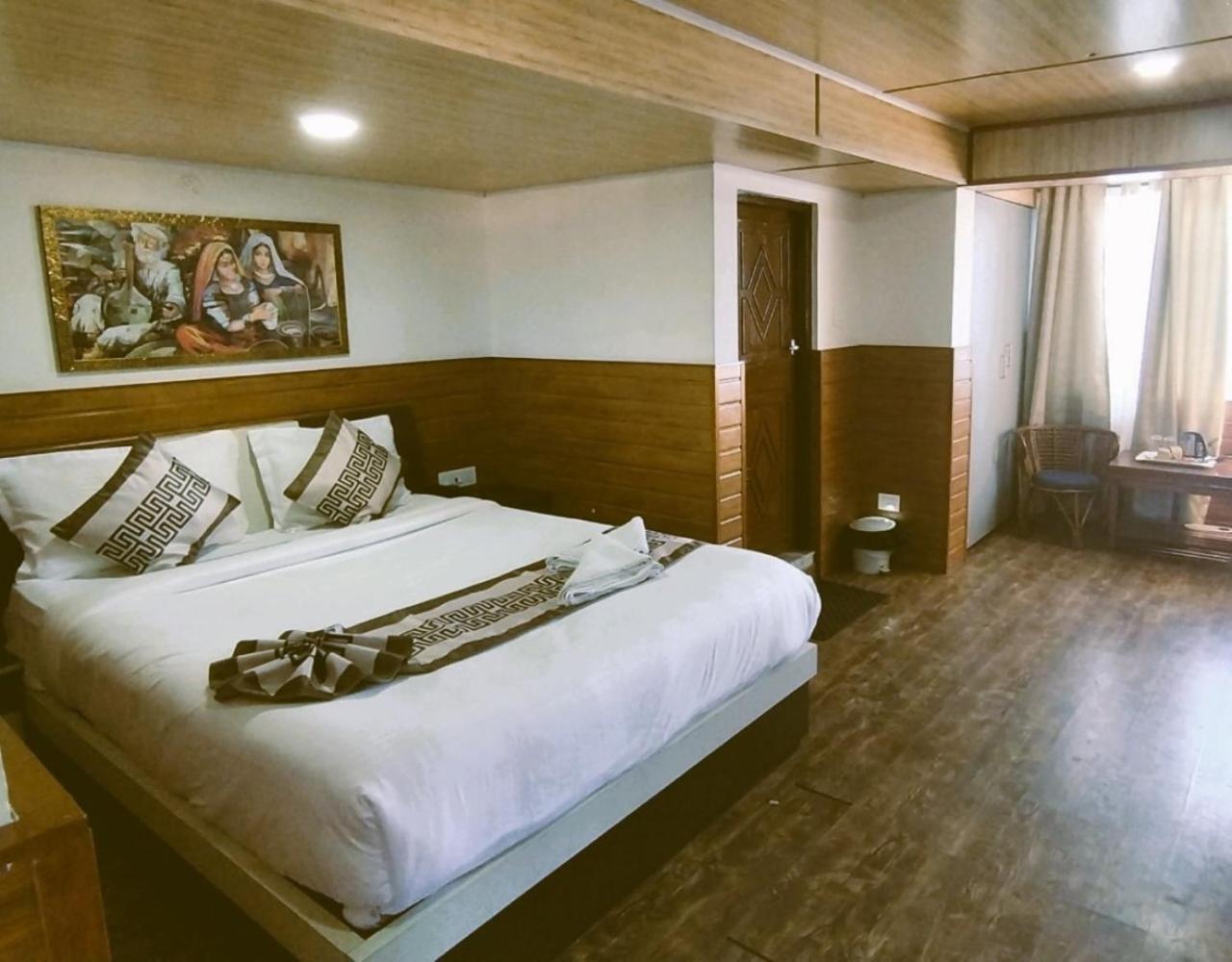 Hotel Kasturi Palace & Restaurant Darjeeling 다르질링 외부 사진