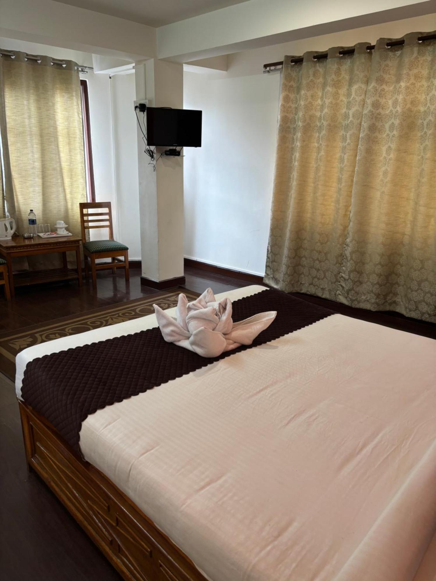 Hotel Kasturi Palace & Restaurant Darjeeling 다르질링 외부 사진