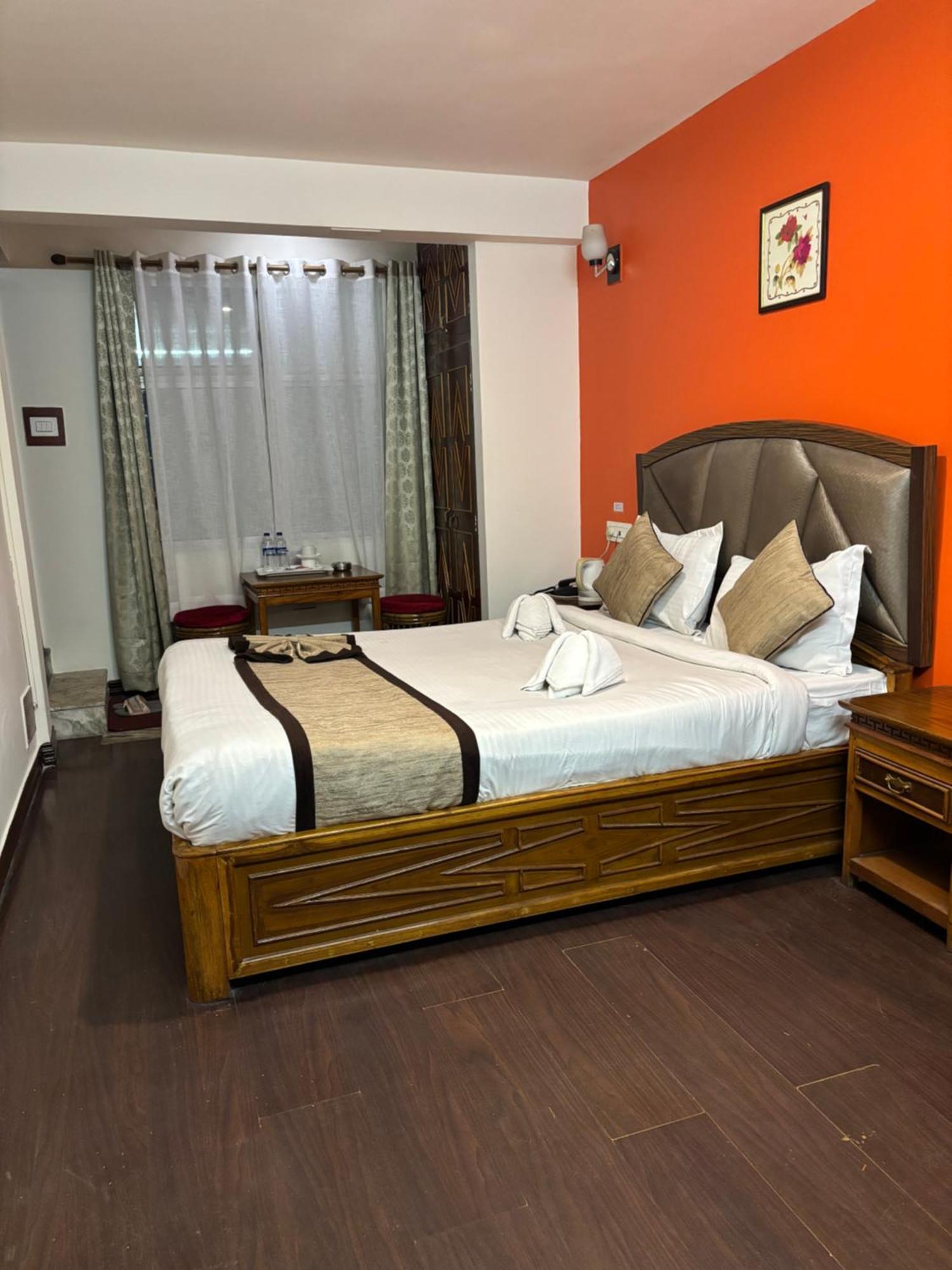 Hotel Kasturi Palace & Restaurant Darjeeling 다르질링 외부 사진
