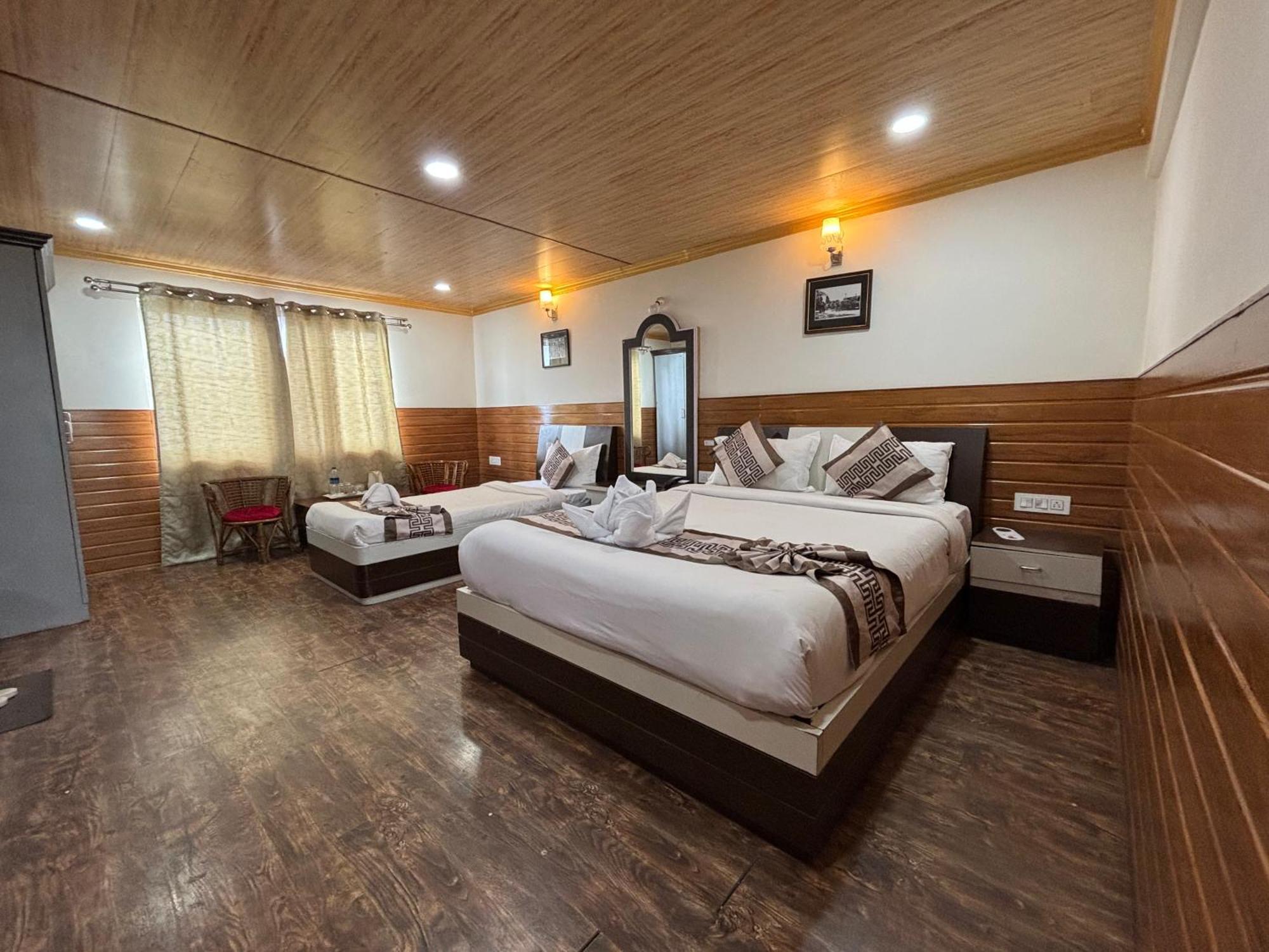 Hotel Kasturi Palace & Restaurant Darjeeling 다르질링 외부 사진